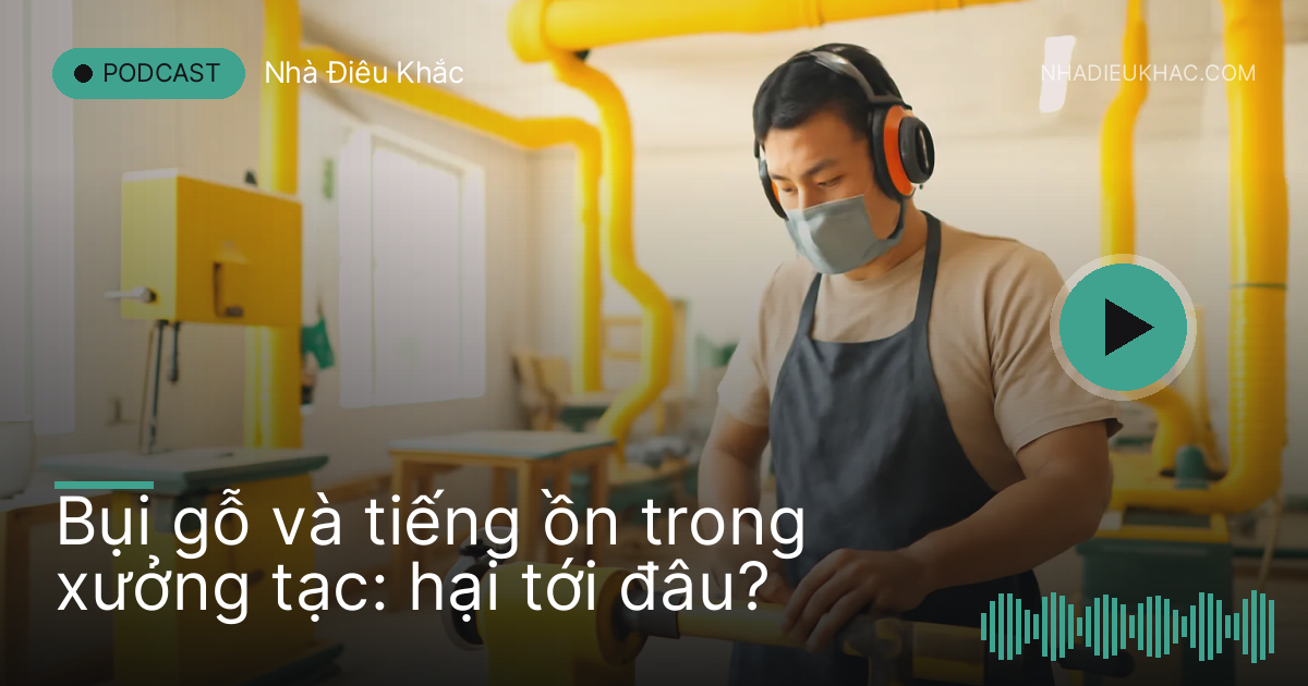 Xưởng gỗ có ống hút bụi màu vàng nối máy, thợ đeo chụp tai