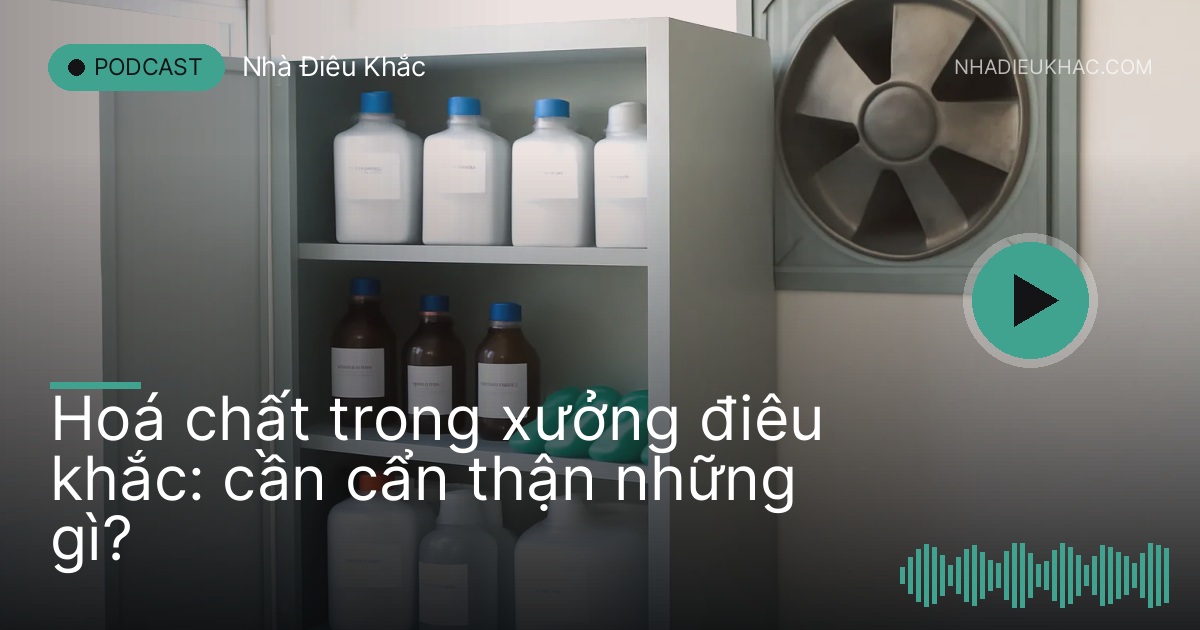 Tủ kim loại đựng can hoá chất nắp kín, quạt thông gió trên tường, găng xanh
